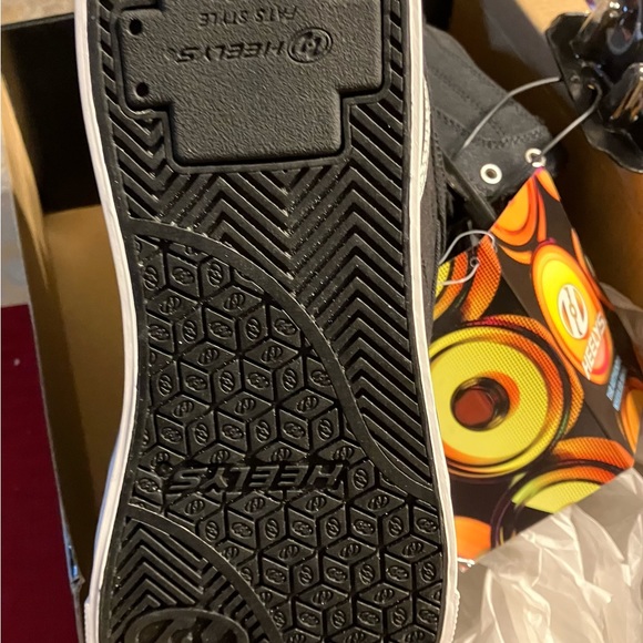 Men’s Heelys Shoes - Picture 8 of 9